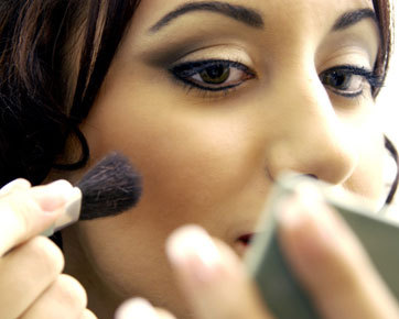 Make-up-Tricks-To-Face-Looks-More-Tyre