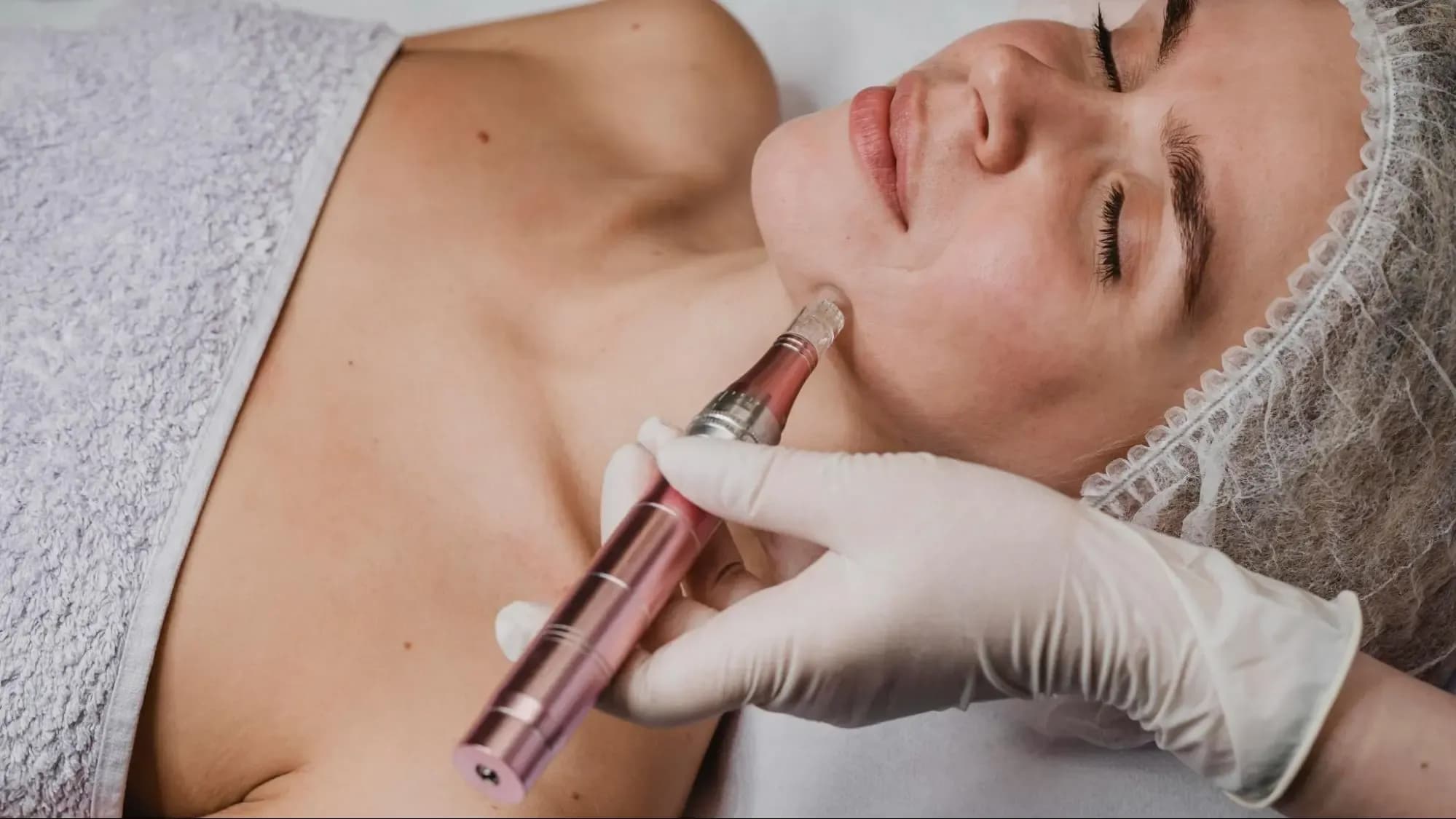 A visual image describing What is a HydraFacial treatment for lower face skincare.